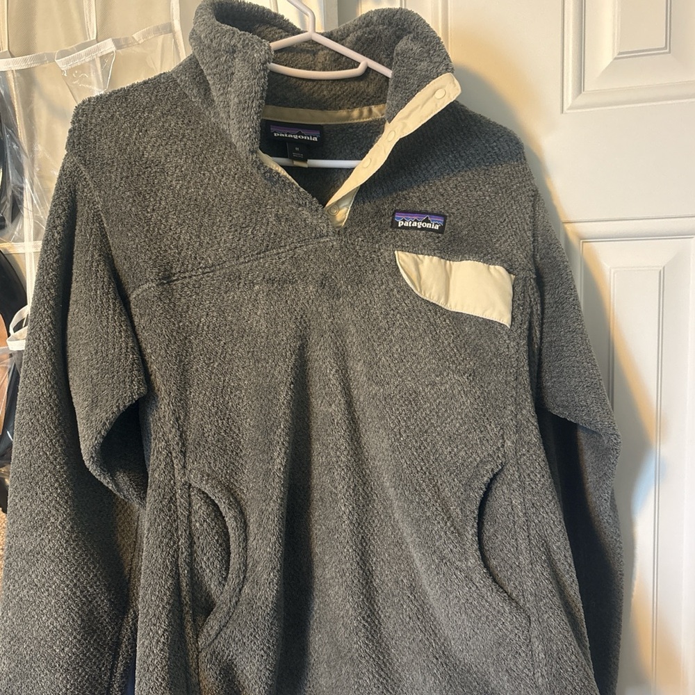 Patagonia Gray and Cream Fleece Jacket